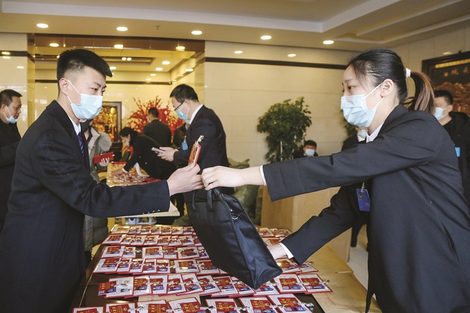 1参加市政协七届.jpg